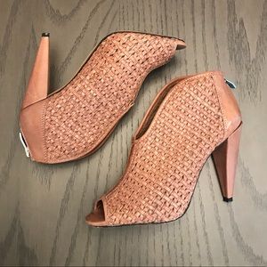 Vince Camuto Heels Size 6.5
